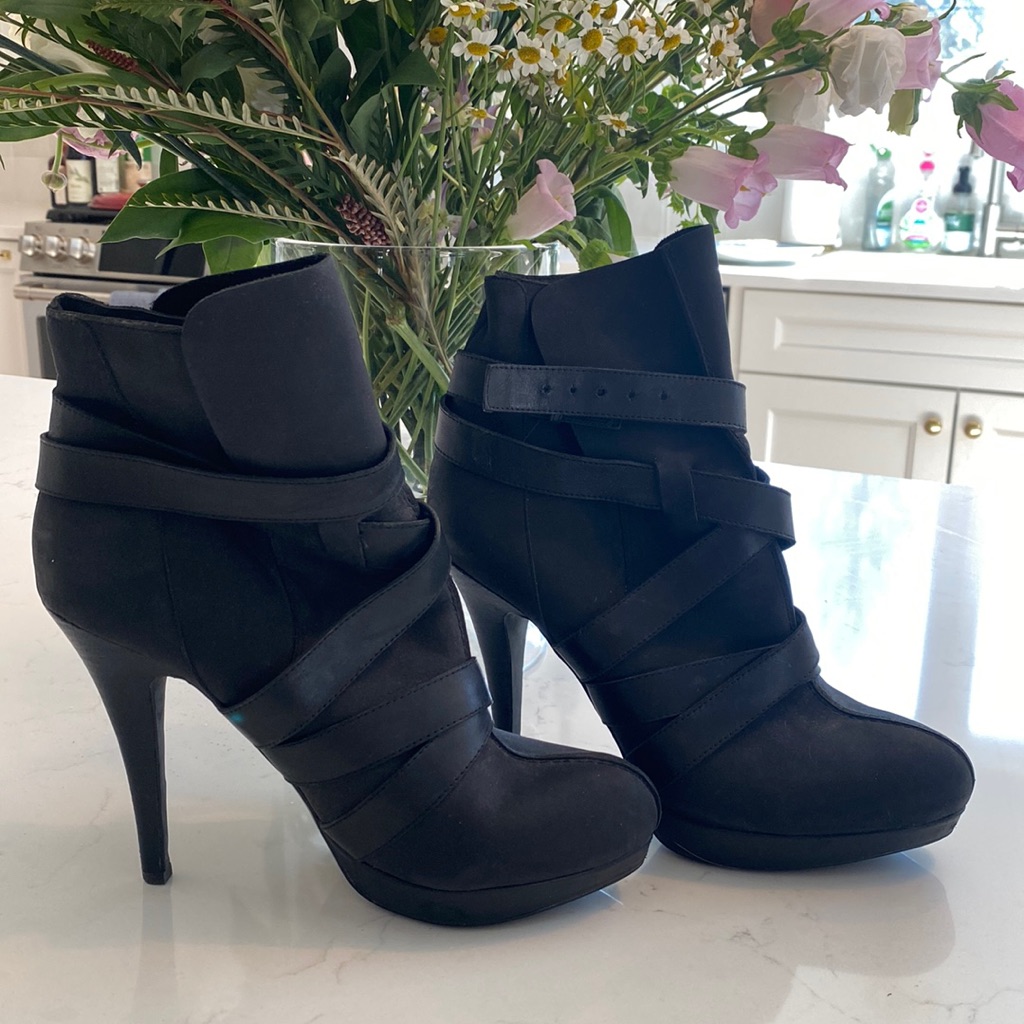 Rosegold Black Strappy Booties
